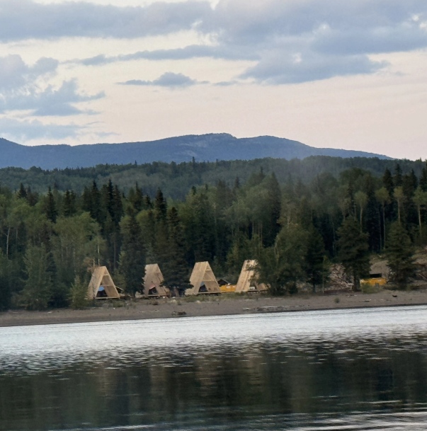 Building cabins near to the lake