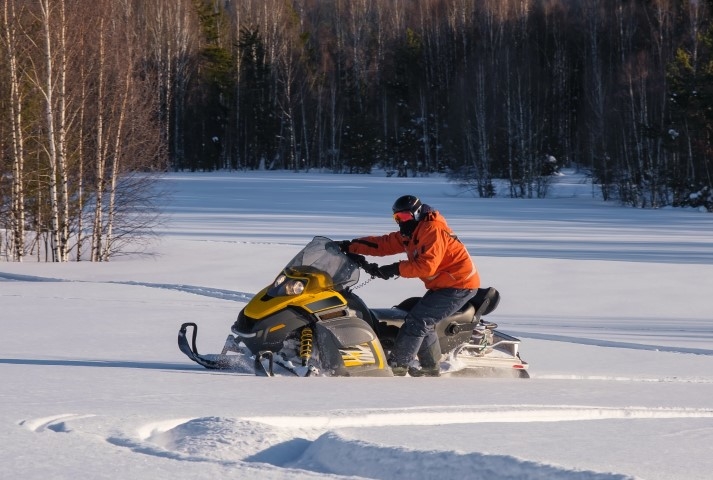 Man dooing snowmobile tour
