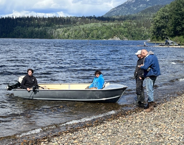 People doing boat tour