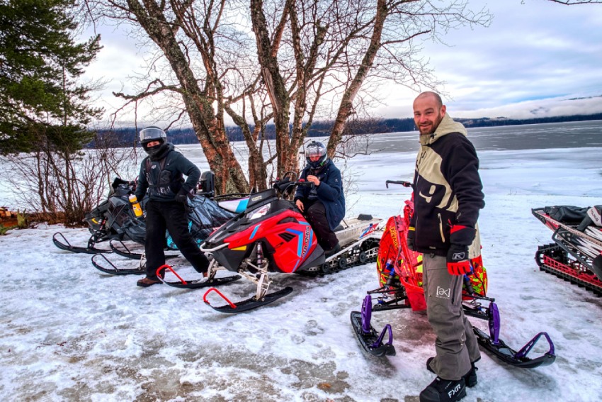 Group of people snowmobile tour