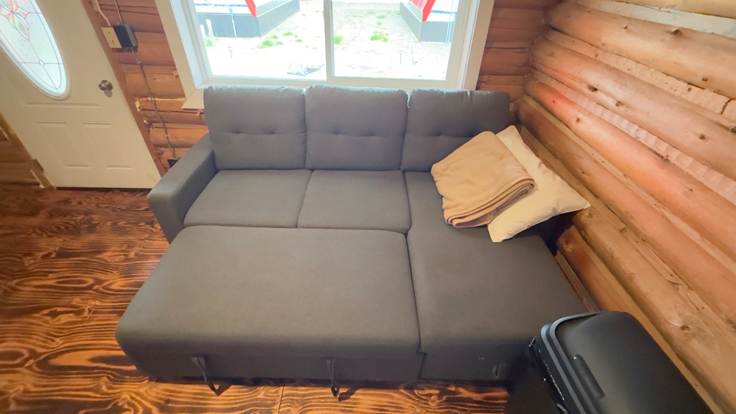 Couch vintage cabin